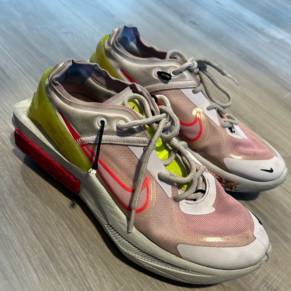 Nike Women’s Red Fontanka Edge Sneakers - Size 7.5 | Stylish & Versatile Active - Picture 3 of 6